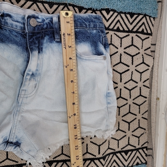 KANCAN RAW HEM TWO TONE DENIM SHORTS, SZ MEDIUM - Picture 8 of 9